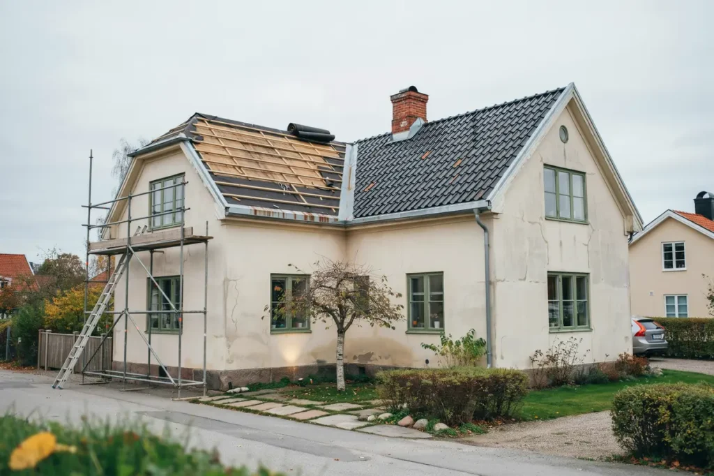 takbyte steg f r steg s planerar du r tt material budget och tids tg ng f r din villa